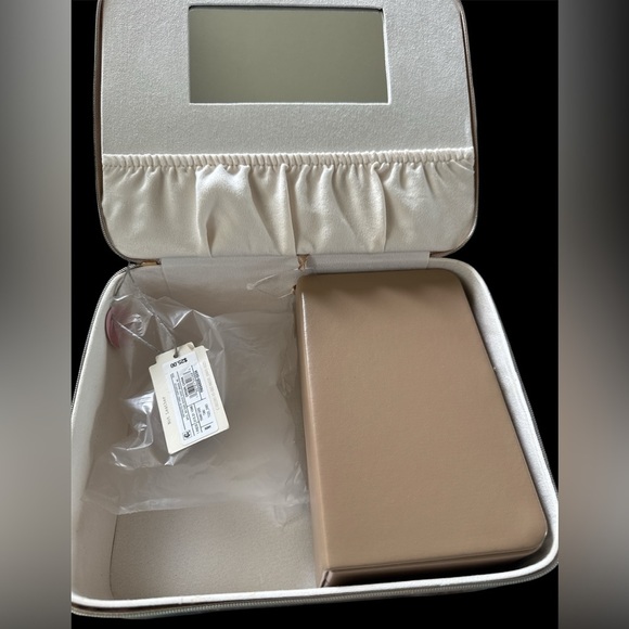 Beauty Bundle with Hair Accessories and Makeup - Picture 10 of 11